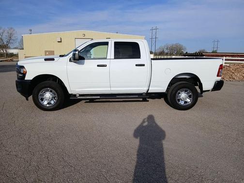 2024 RAM 2500 Tradesman Crew Cab 4x4 6'4' Box