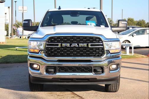 2024 RAM 3500 Big Horn Crew Cab 4x4 8' Box
