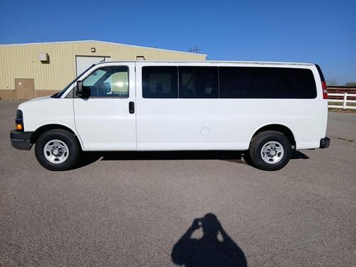 Summit White 2013 Chevrolet Express 3500 LT