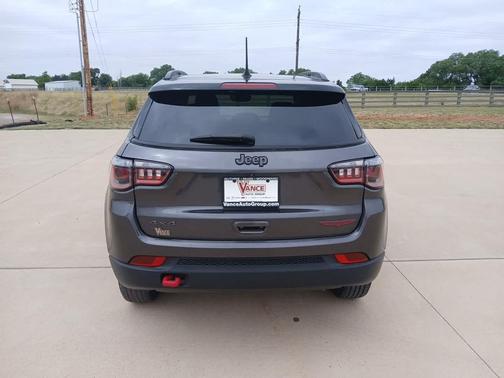 Granite Crystal Metallic Clearcoat 2022 Jeep Compass Trailhawk