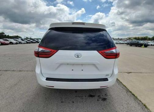 2020 Toyota Sienna LE