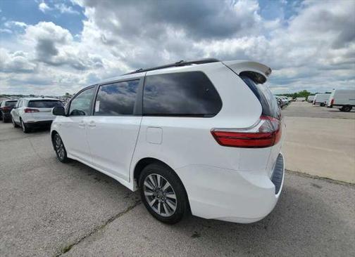 2020 Toyota Sienna LE