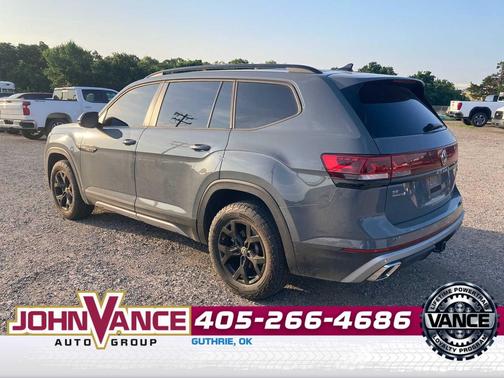Pure Gray 2024 Volkswagen Atlas 2.0T SE w/Technology 4MOTION