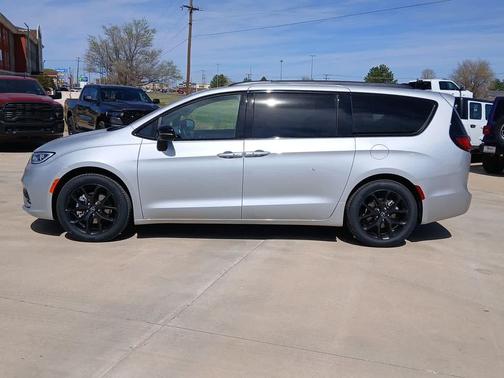 Silver Mist Clearcoat 2026 Chrysler Pacifica Limited