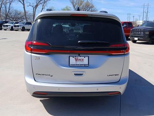 Silver Mist Clearcoat 2026 Chrysler Pacifica Limited