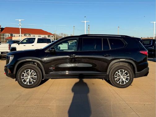 2024 GMC Acadia AWD AT4