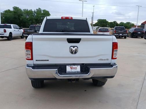 Bright White Clearcoat 2024 RAM 2500 Big Horn Crew Cab 4x4 6'4' Box