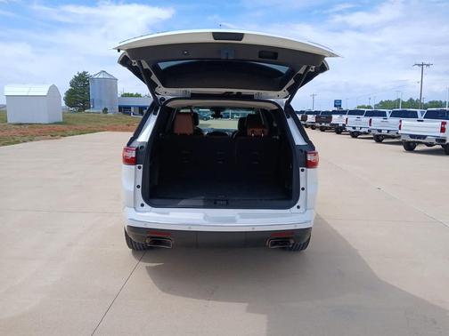 Iridescent Pearl Tricoat 2020 Chevrolet Traverse High Country