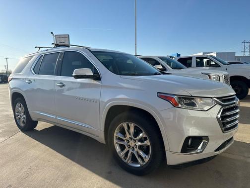 Iridescent Pearl Tricoat 2020 Chevrolet Traverse High Country