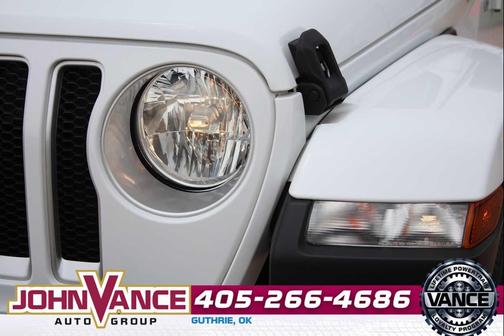 Bright White Clearcoat 2021 Jeep Wrangler Unlimited Sahara
