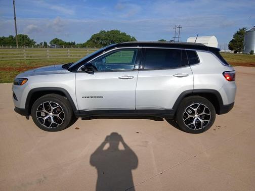 Silver Zynith Metallic Clearcoat 2024 Jeep Compass Limited