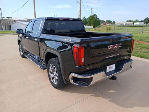 Onyx Black 2024 GMC Sierra 1500 SLT