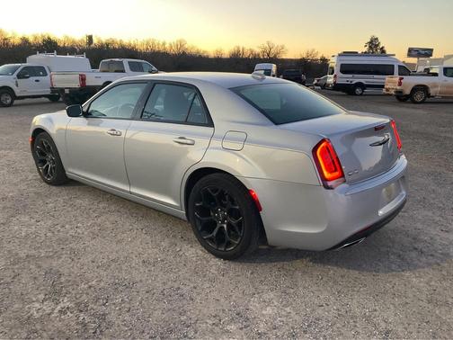 2022 Chrysler 300 Touring