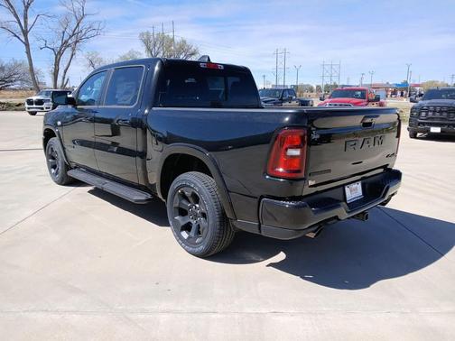 Diamond Black Crystal Pearlcoat 2026 RAM 1500 Big Horn/Lone Star