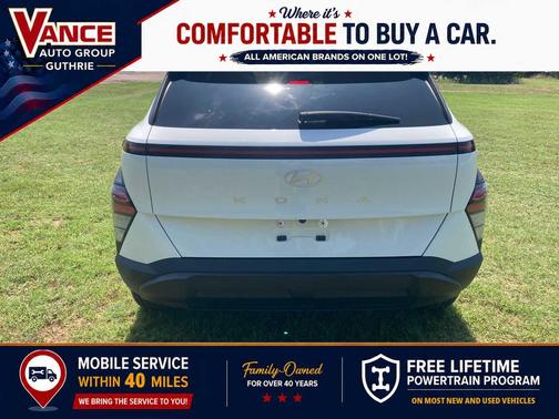 Atlas White 2025 Hyundai KONA SEL