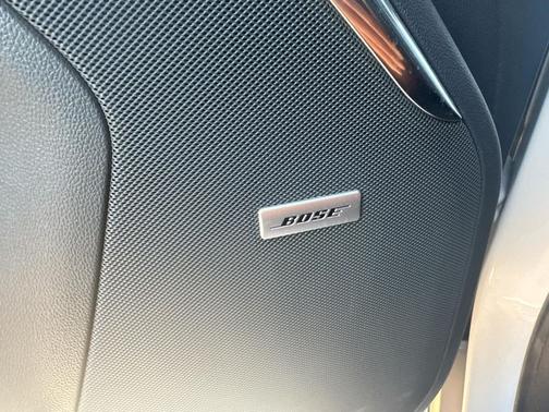 White Frost Tricoat 2023 GMC Yukon Denali