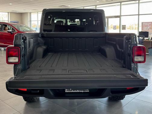 2025 Jeep Gladiator High Tide