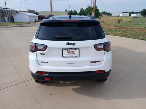 Bright White Clearcoat 2024 Jeep Compass Trailhawk