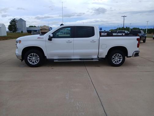 Summit White 2026 Chevrolet Silverado 1500 LT