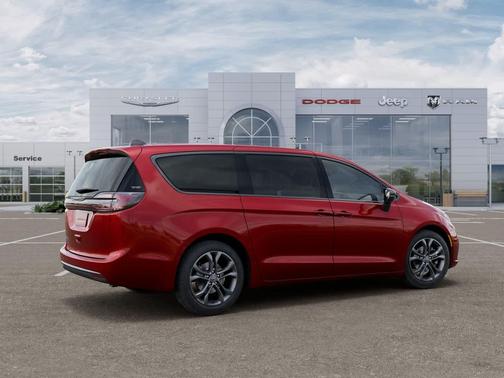 Red Hot Pearlcoat 2026 Chrysler Pacifica L