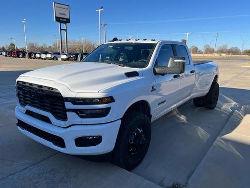 Bright White Clearcoat 2025 RAM 3500 Big Horn Crew Cab 4x4 8' Box