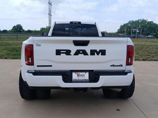 Bright White Clearcoat 2025 RAM 3500 Big Horn Crew Cab 4x4 8' Box