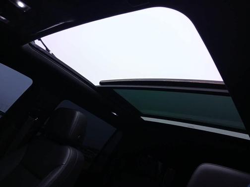 Summit White 2022 Chevrolet Suburban LT