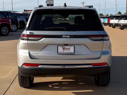 2025 Jeep Grand Cherokee Laredo