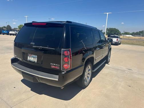 Onyx Black 2010 GMC Yukon XL Denali