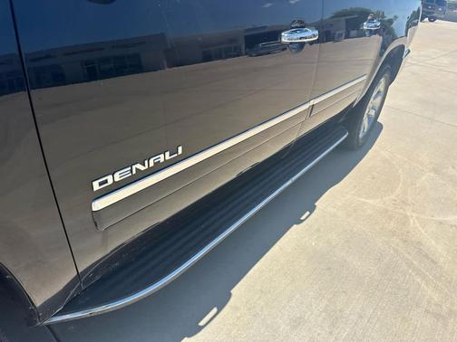 Onyx Black 2010 GMC Yukon XL Denali