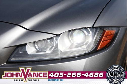 2018 Jaguar F-PACE 25t Premium