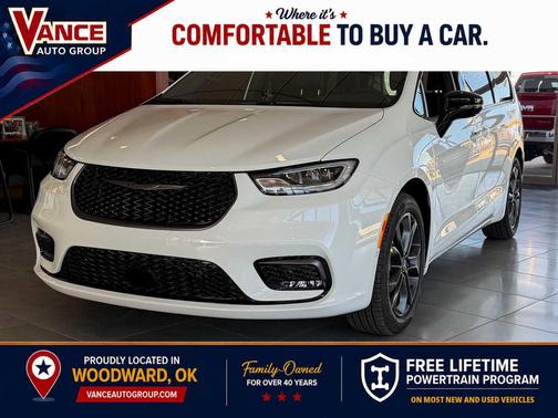 Bright White Clearcoat 2026 Chrysler Pacifica L