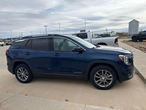 2023 GMC Terrain SLT