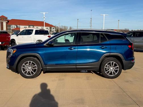 2023 GMC Terrain SLT