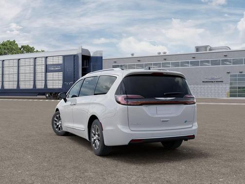 Bright White Clearcoat 2025 Chrysler Pacifica L