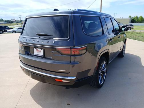 Baltic Gray Metallic Clearcoat 2024 Jeep Wagoneer Series III 4x4