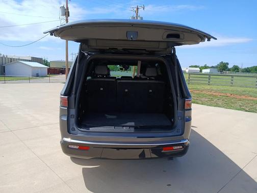 Baltic Gray Metallic Clearcoat 2024 Jeep Wagoneer Series III 4x4