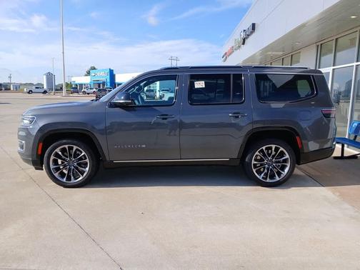 Baltic Gray Metallic Clearcoat 2024 Jeep Wagoneer Series III 4x4