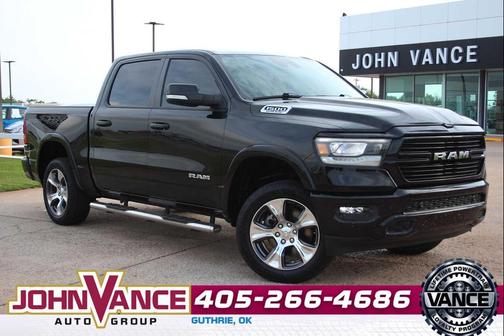 Diamond Black Crystal Pearlcoat 2022 RAM 1500 Laramie