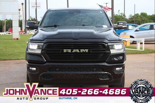 Diamond Black Crystal Pearlcoat 2022 RAM 1500 Laramie