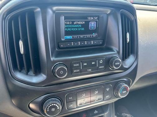 Summit White 2017 Chevrolet Colorado WT
