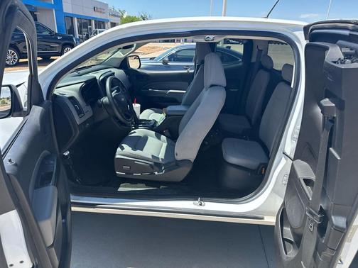 Summit White 2017 Chevrolet Colorado WT