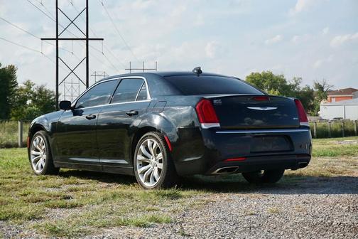 Gloss Black 2019 Chrysler 300 Touring