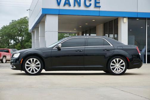 Gloss Black 2019 Chrysler 300 Touring