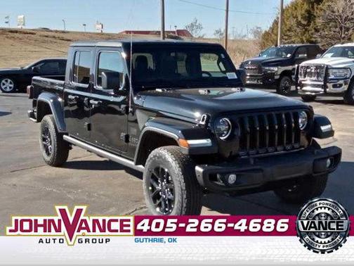Black Clearcoat 2023 Jeep Gladiator Freedom 4x4