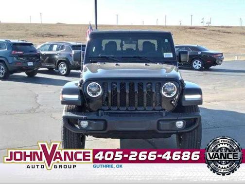 Black Clearcoat 2023 Jeep Gladiator Freedom 4x4