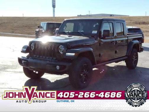 Black Clearcoat 2023 Jeep Gladiator Freedom 4x4