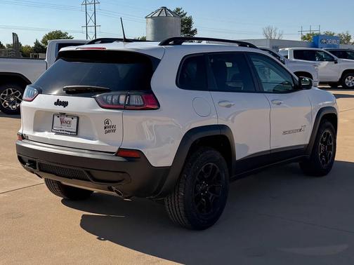 2022 Jeep Cherokee X 4x4