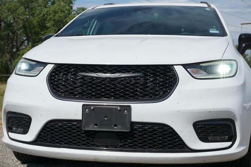 Bright White Clearcoat 2025 Chrysler Pacifica Limited