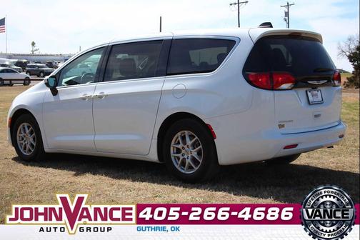 Bright White Clearcoat 2023 Chrysler Voyager LX